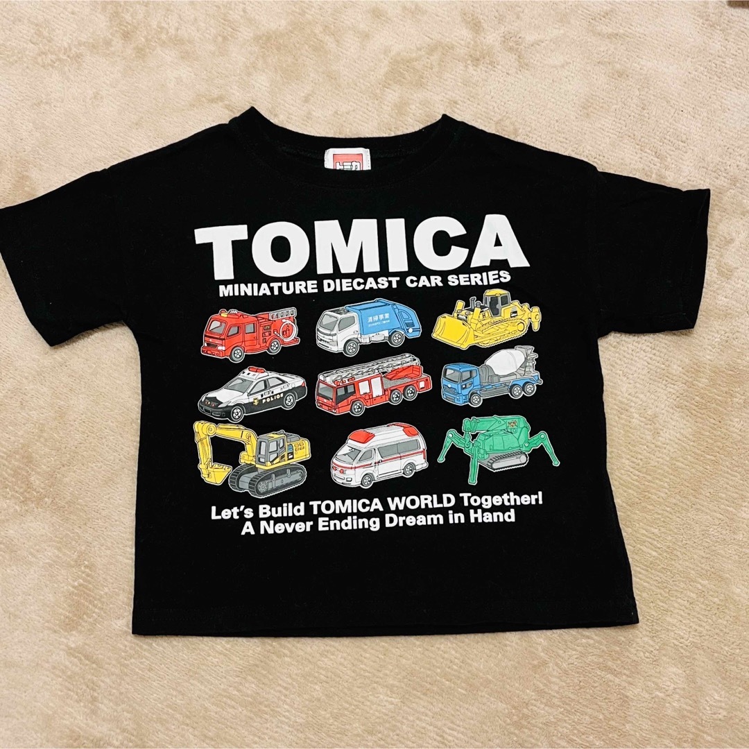 Takara Tomy(タカラトミー)のトミカ　はたらく車モチーフTシャツ　95サイズ キッズ/ベビー/マタニティのキッズ服男の子用(90cm~)(Tシャツ/カットソー)の商品写真