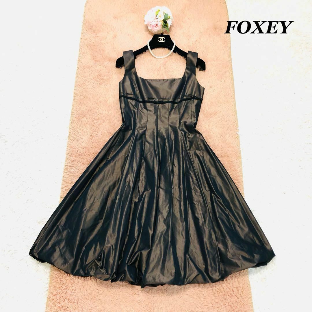 FOXEY(フォクシー)のFOXEY フォクシー　ワンピース　ドレス　光沢感　パーティ　40  ふんわり レディースのワンピース(ひざ丈ワンピース)の商品写真