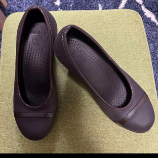 クロックス(crocs)のクロックス　リーナ　ウエッジソール パンプス　W8(ハイヒール/パンプス)