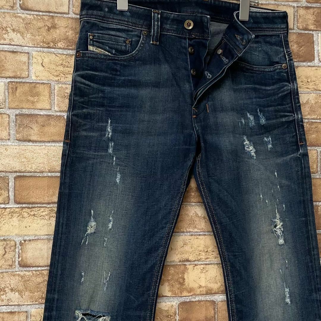 DIESEL(ディーゼル)のディーゼル　デニム　ジーンズ　ジーパン　ダメージ加工　ひげ　ストレート29/32 メンズのパンツ(デニム/ジーンズ)の商品写真