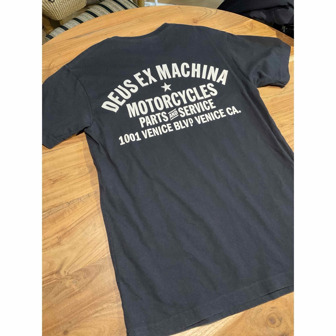 Deus ex Machina(デウスエクスマキナ)のデウスエクスマキナ Tシャツ メンズのトップス(Tシャツ/カットソー(半袖/袖なし))の商品写真