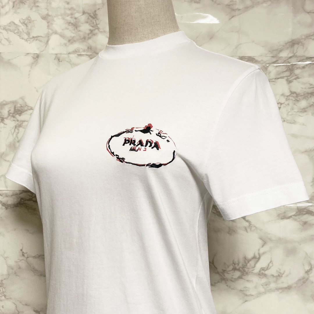 PRADA(プラダ)の【極美品 19年製 希少サイズXXS】PRADA ロゴ刺繍Tシャツ/カットソー レディースのトップス(Tシャツ(半袖/袖なし))の商品写真