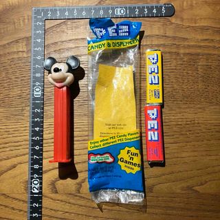 ディズニー(Disney)の【お菓子と袋付き】ミッキーマウス　ペッツ(キャラクターグッズ)