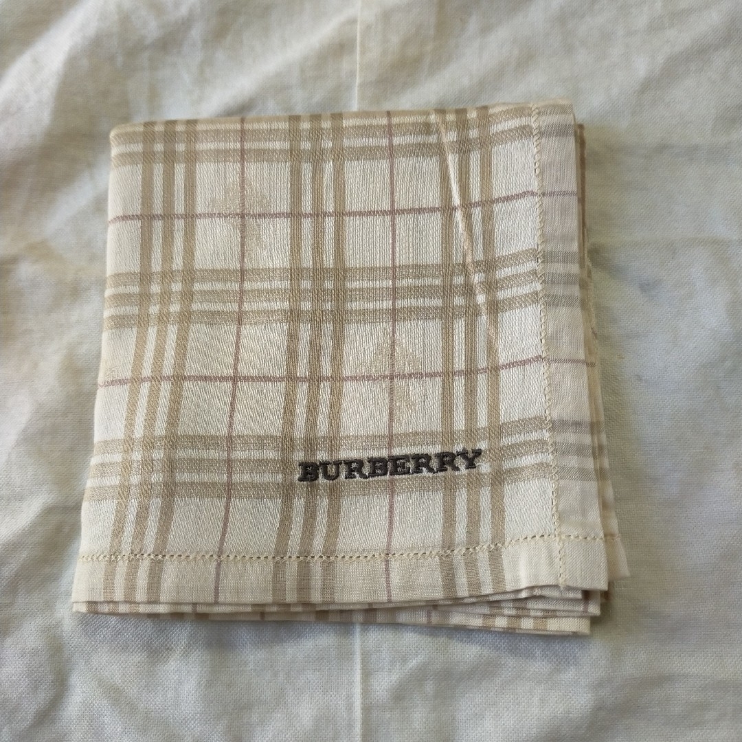 BURBERRY(バーバリー)のバーバリー大判ハンカチ　新品 レディースのファッション小物(ハンカチ)の商品写真