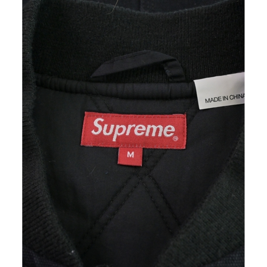 Supreme(シュプリーム)のSupreme ダウンジャケット/ダウンベスト M 黒xオレンジx緑等(総柄) 【古着】【中古】 メンズのジャケット/アウター(ダウンジャケット)の商品写真