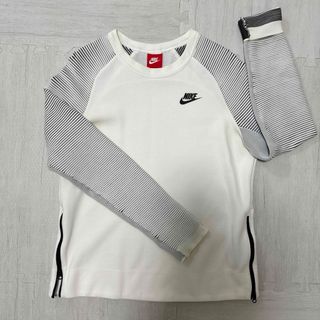 ナイキ(NIKE)のNIKE ナイキ　トレーナー　スポーツウェア(ウェア)