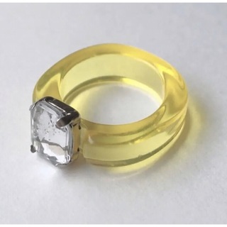 【新品送料無料❗️】新色 アクリルリング 指輪 アクセサリー イエロー シルバー(リング(指輪))