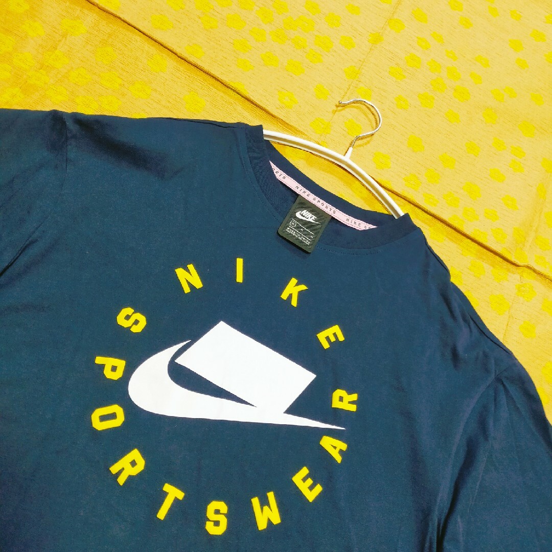 NIKE(ナイキ)のNIKE　ナイキ　レディース　半袖Tシャツ　ロゴ　ネイビー　ショート　M レディースのトップス(Tシャツ(半袖/袖なし))の商品写真