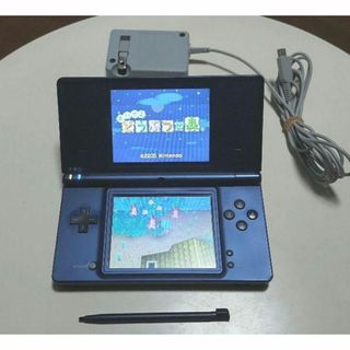 ニンテンドーDS(ニンテンドーDS)の【すぐ遊べる中古品】動作確認済 ニンテンドーDSi メタリックブルー 充電器付き(携帯用ゲーム機本体)