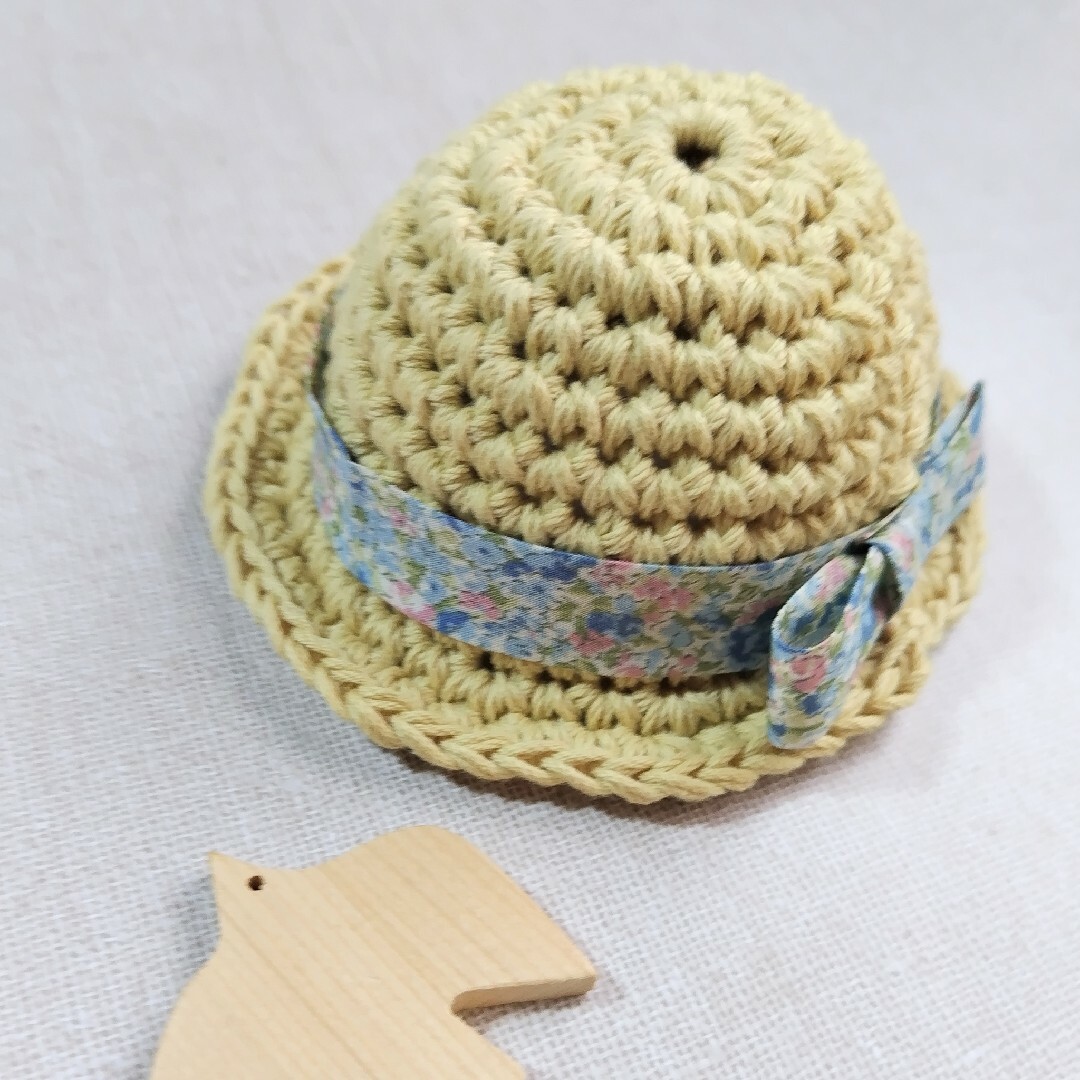 イルメール　16センチぬい　コットン糸の麦わら帽子（花柄リボン付き） ハンドメイドのぬいぐるみ/人形(その他)の商品写真