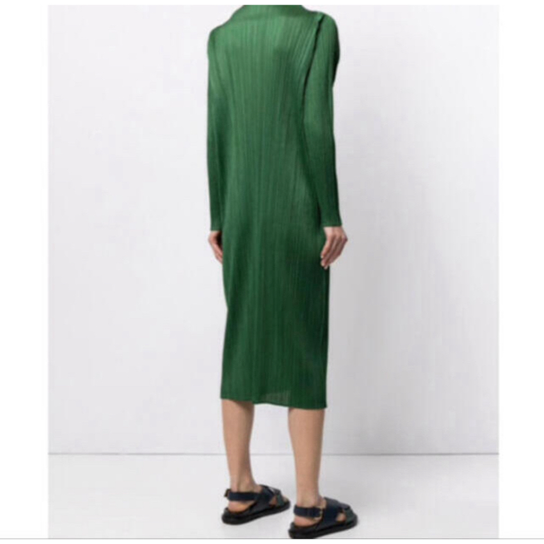 PLEATS PLEASE ISSEY MIYAKE(プリーツプリーズイッセイミヤケ)のプリーツプリーズ  PLEATS PLEASE ワンピース レディースのワンピース(ロングワンピース/マキシワンピース)の商品写真