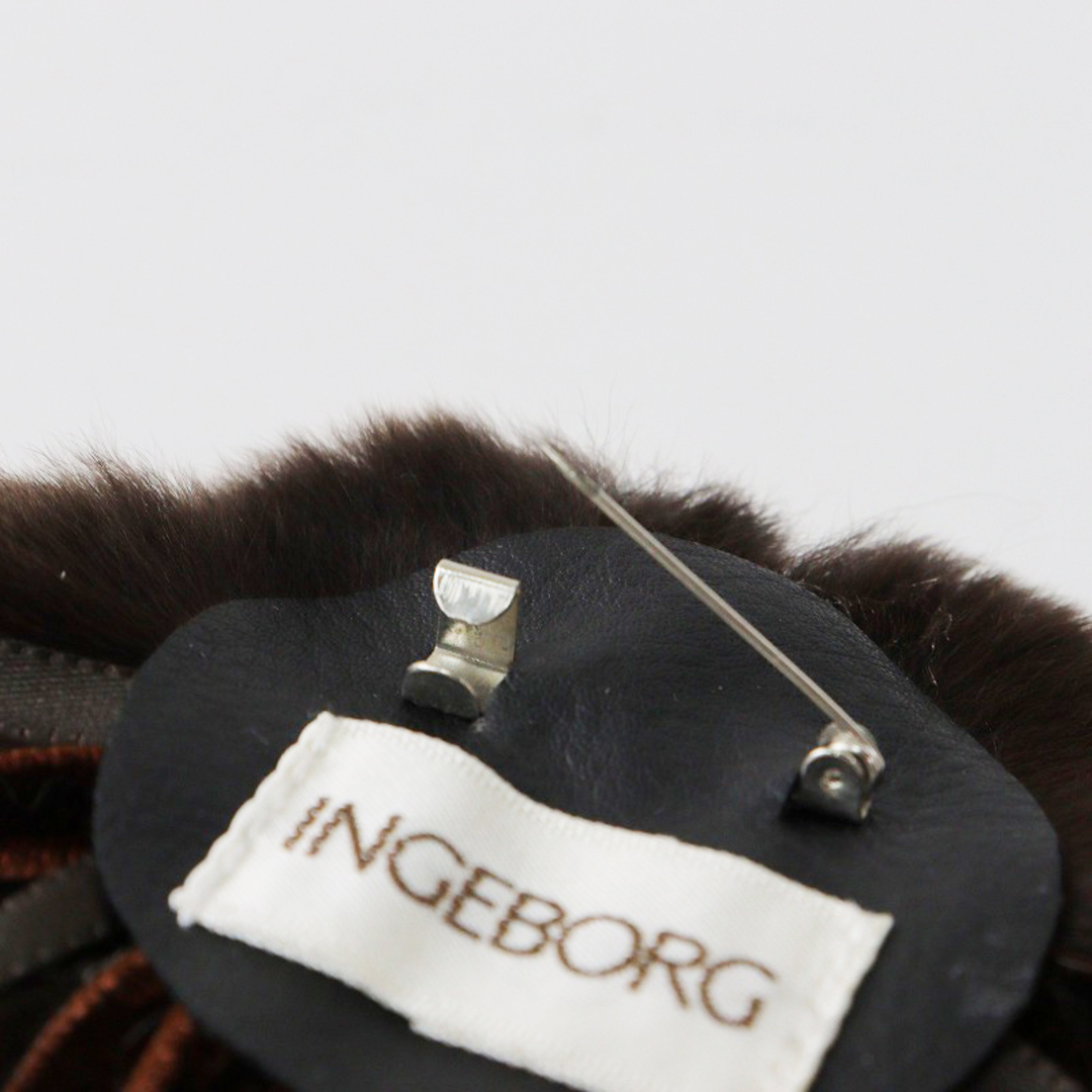 INGEBORG(インゲボルグ)の美品 インゲボルグ INGEBORG ラビットファーコサージュ/ブラウン ブローチ リボン アクセサリー【2400013812825】 レディースのアクセサリー(その他)の商品写真