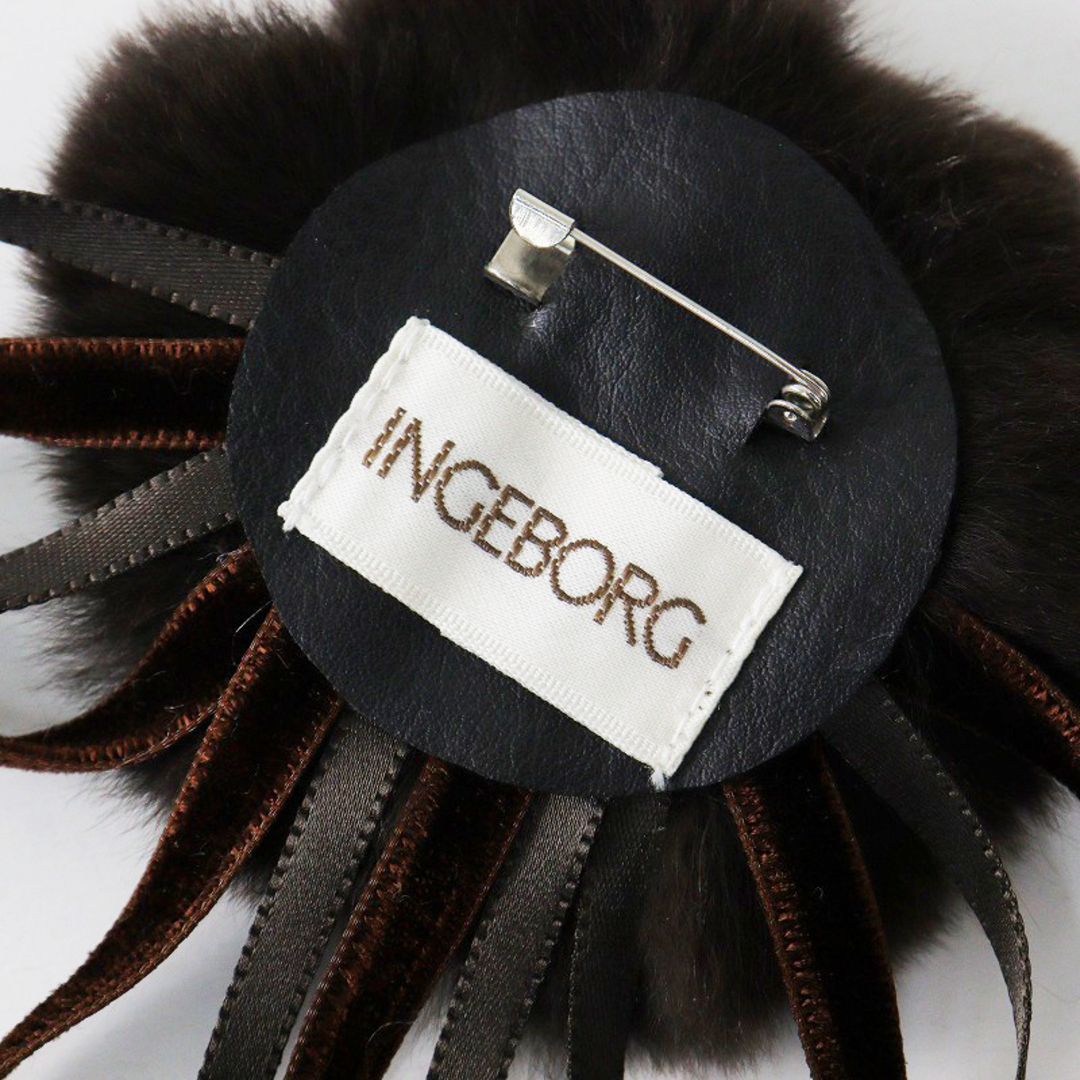 INGEBORG(インゲボルグ)の美品 インゲボルグ INGEBORG ラビットファーコサージュ/ブラウン ブローチ リボン アクセサリー【2400013812825】 レディースのアクセサリー(その他)の商品写真