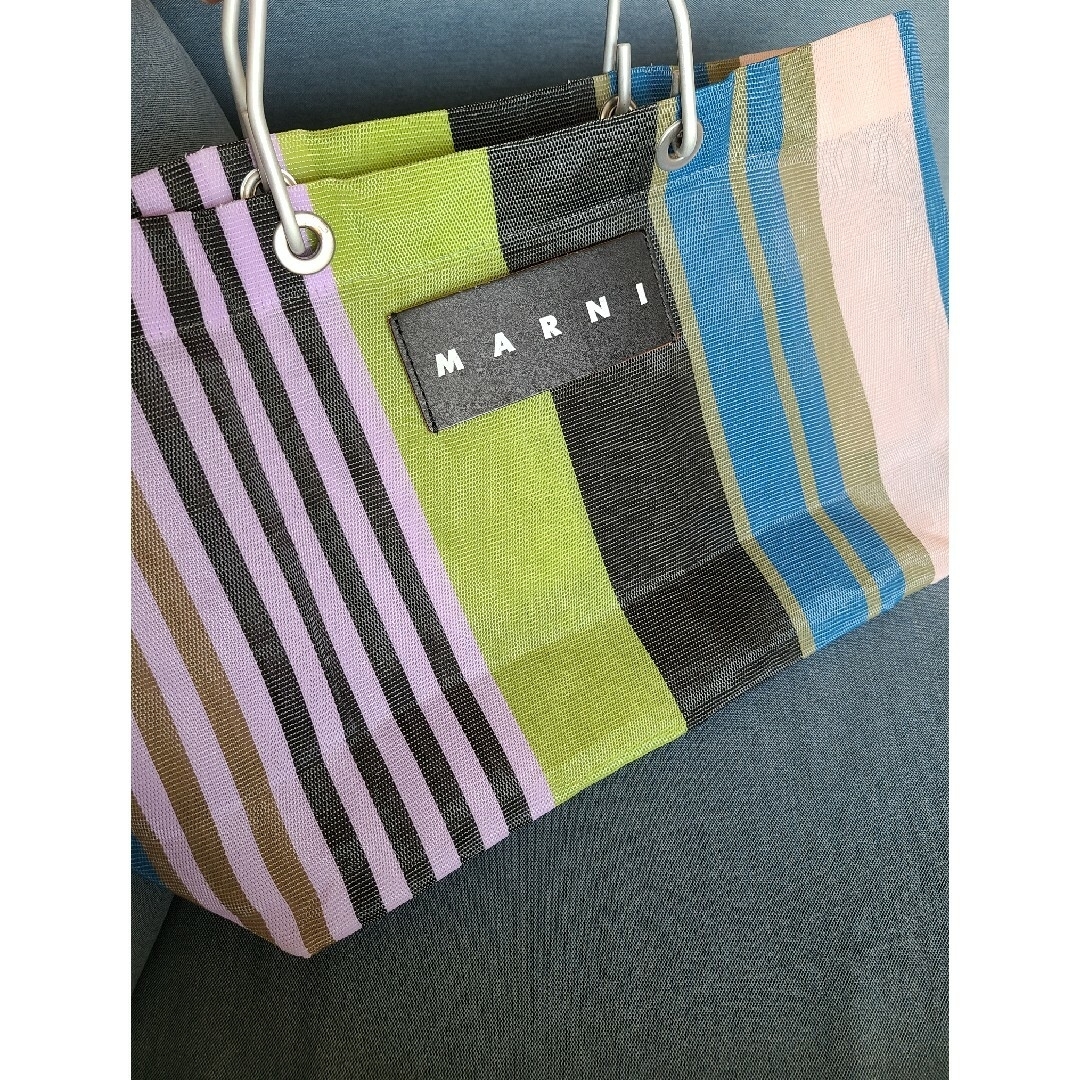 Marni(マルニ)の【MARNI】 マルニマーケット　フラワーカフェ ストライプバッグ ミニ レディースのバッグ(かごバッグ/ストローバッグ)の商品写真