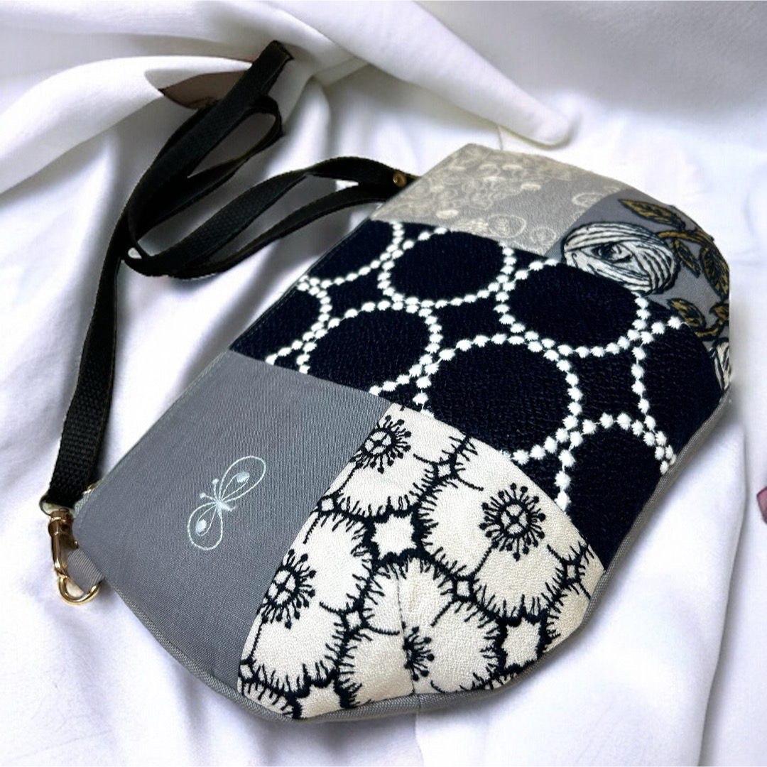 mina perhonen(ミナペルホネン)のミナペルホネン　ラウンドポシェット　ショルダーバッグ　パックワーク レディースのバッグ(ショルダーバッグ)の商品写真