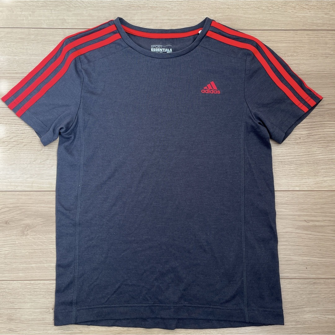 adidas(アディダス)のadidas 150cm Tシャツ キッズ/ベビー/マタニティのキッズ服男の子用(90cm~)(Tシャツ/カットソー)の商品写真