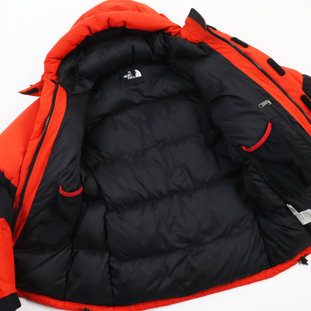 THE NORTH FACE(ザノースフェイス)の良品●THE NORTH FACE ザ・ノースフェイス ND91201 BALTRO LIGHT JACKET バルトロライトジャケット WINDSTOPPER ウィンドストッパー フーデッドダウンジャケット オレンジ ブラック L 正規品 メンズ メンズのジャケット/アウター(ダウンジャケット)の商品写真