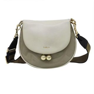 フルラ(Furla)のFURLA(フルラ) ショルダーバッグ - グレーベージュ×ライトグレー がま口 エナメル（レザー）×レザー(ショルダーバッグ)