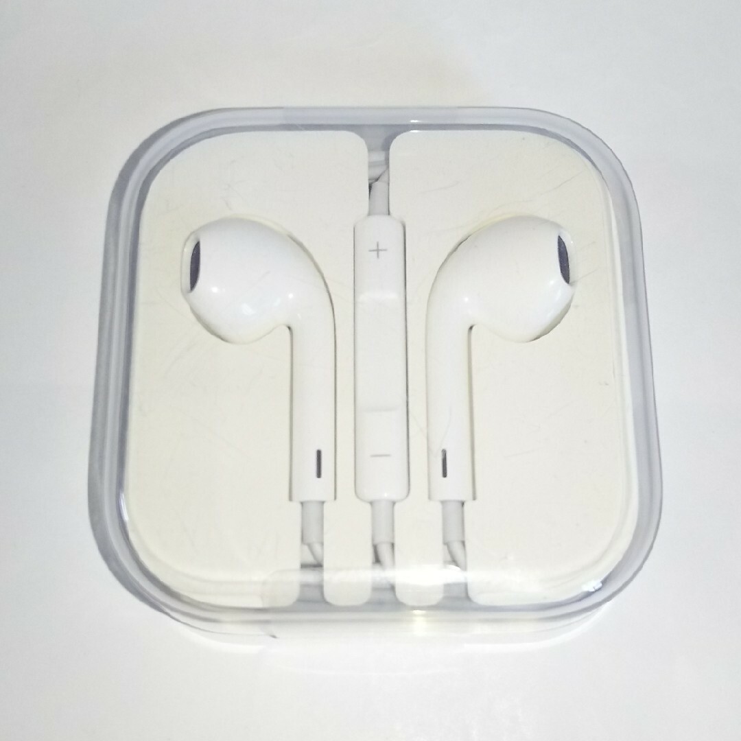 Apple(アップル)のほぼ未使用✨Apple EarPods イヤホンジャック版 プラ箱仕様 スマホ/家電/カメラのオーディオ機器(ヘッドフォン/イヤフォン)の商品写真