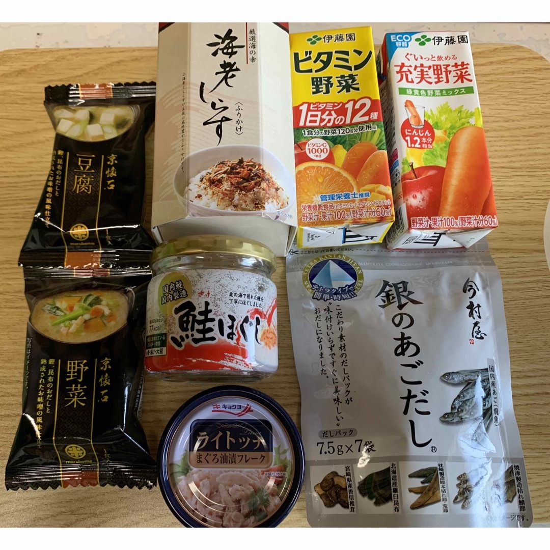 食品まとめ売り　ツナ缶　鮭フレーク　即席味噌汁　出汁パック　野菜ジュース 食品/飲料/酒の加工食品(その他)の商品写真