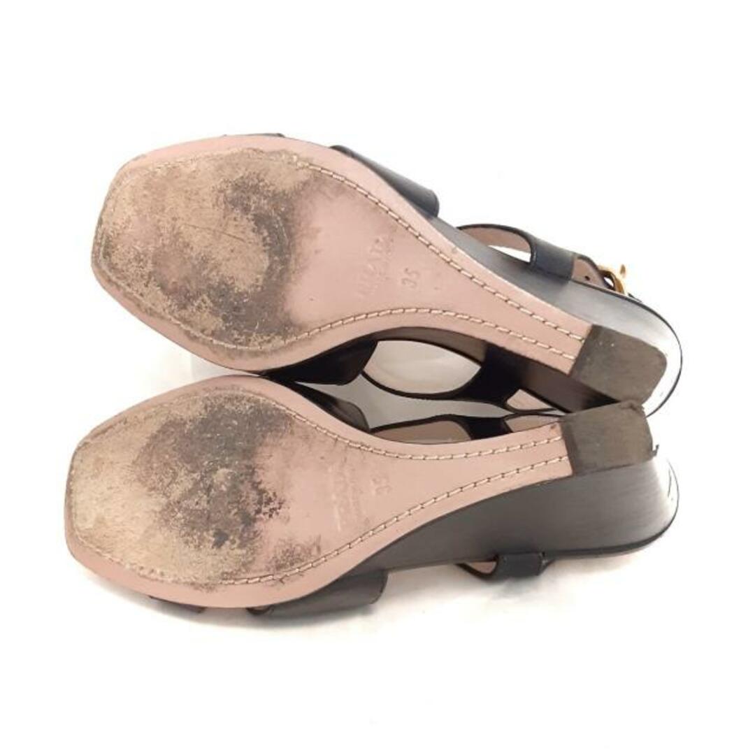 PRADA(プラダ)のPRADA(プラダ) サンダル 35 レディース - 黒 ウェッジソール レザー レディースの靴/シューズ(サンダル)の商品写真