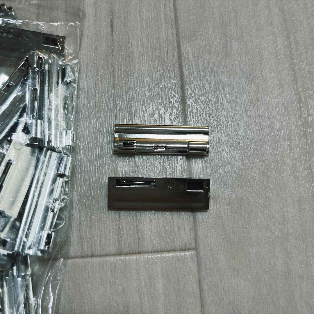 セーフティーバーピン 40mm 50個 ブローチクラスプ IDバッジ 名札タグ ハンドメイドの素材/材料(各種パーツ)の商品写真