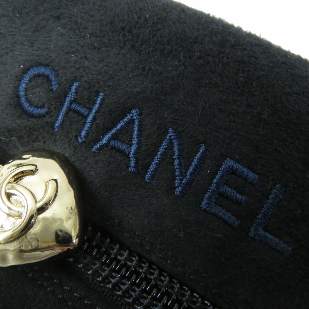 CHANEL(シャネル)の極美品◎CHANEL シャネル 23-24AW G45196 スウェード ココマークハートチャーム サイドZIP  ショートブーツ ブラック ゴールド金具 36 イタリア製 レディース 定価301,400円 レディースの靴/シューズ(ブーツ)の商品写真