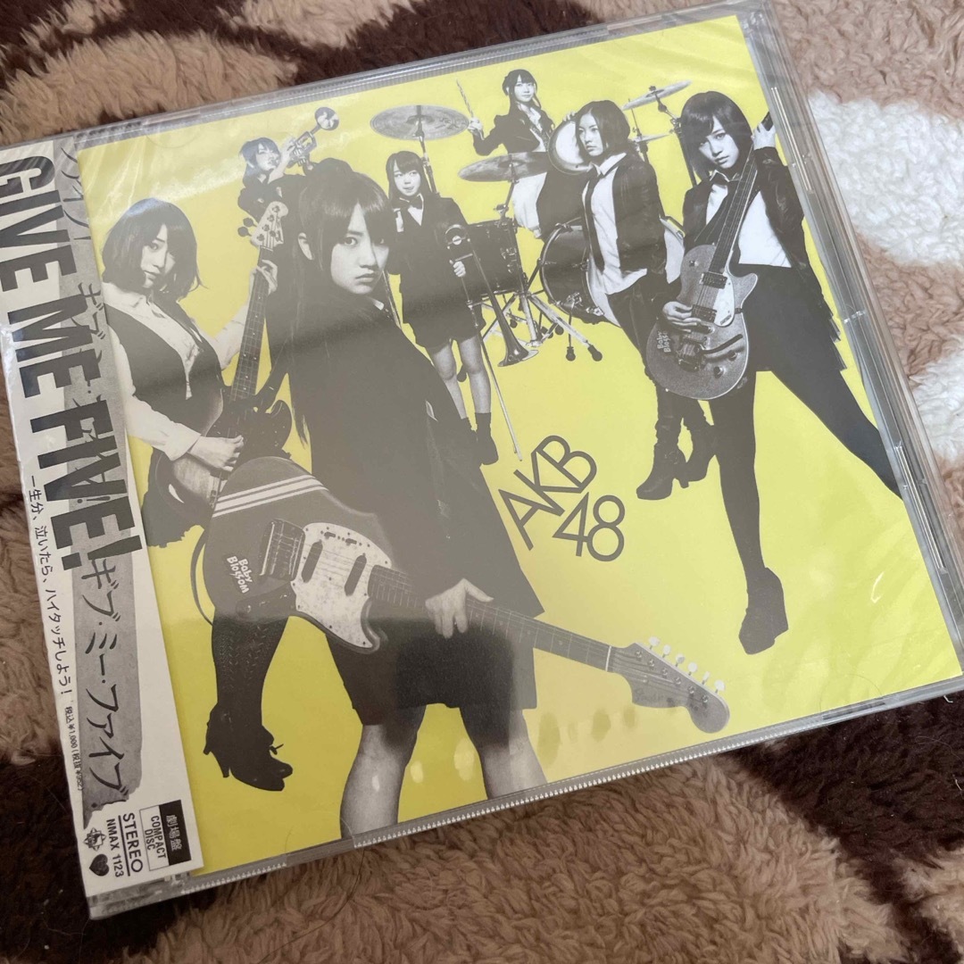 GIVE ME FIVE ! AKB48 エンタメ/ホビーのCD(ポップス/ロック(邦楽))の商品写真