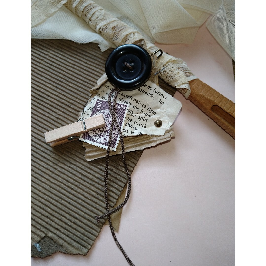 ジャンクジャーナル素材・ダルマピン付き・5個セット・2049 ハンドメイドの素材/材料(各種パーツ)の商品写真