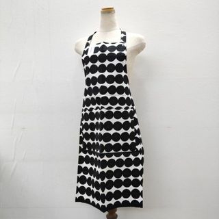 マリメッコ(marimekko)のmarimekko 新品 Rasymatto ラシィマット コットン エプロン ホワイト ブラック レディース マリメッコ【中古】4-0403G◎(収納/キッチン雑貨)