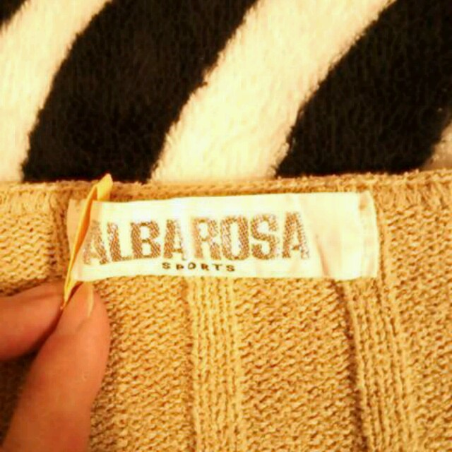 ALBA ROSA(アルバローザ)の美品定価12800円アルバローザ♪フォーシーズン着用可能!画像4白シャツ相性抜群 レディースのトップス(ニット/セーター)の商品写真