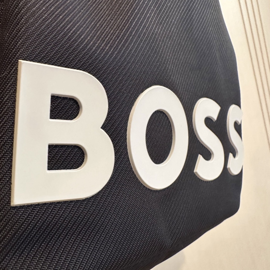 HUGO BOSS(ヒューゴボス)の【新品】ヒューゴボス　ボディバッグ　ネイビー　海外限定モデル　大谷翔平 メンズのバッグ(ボディーバッグ)の商品写真