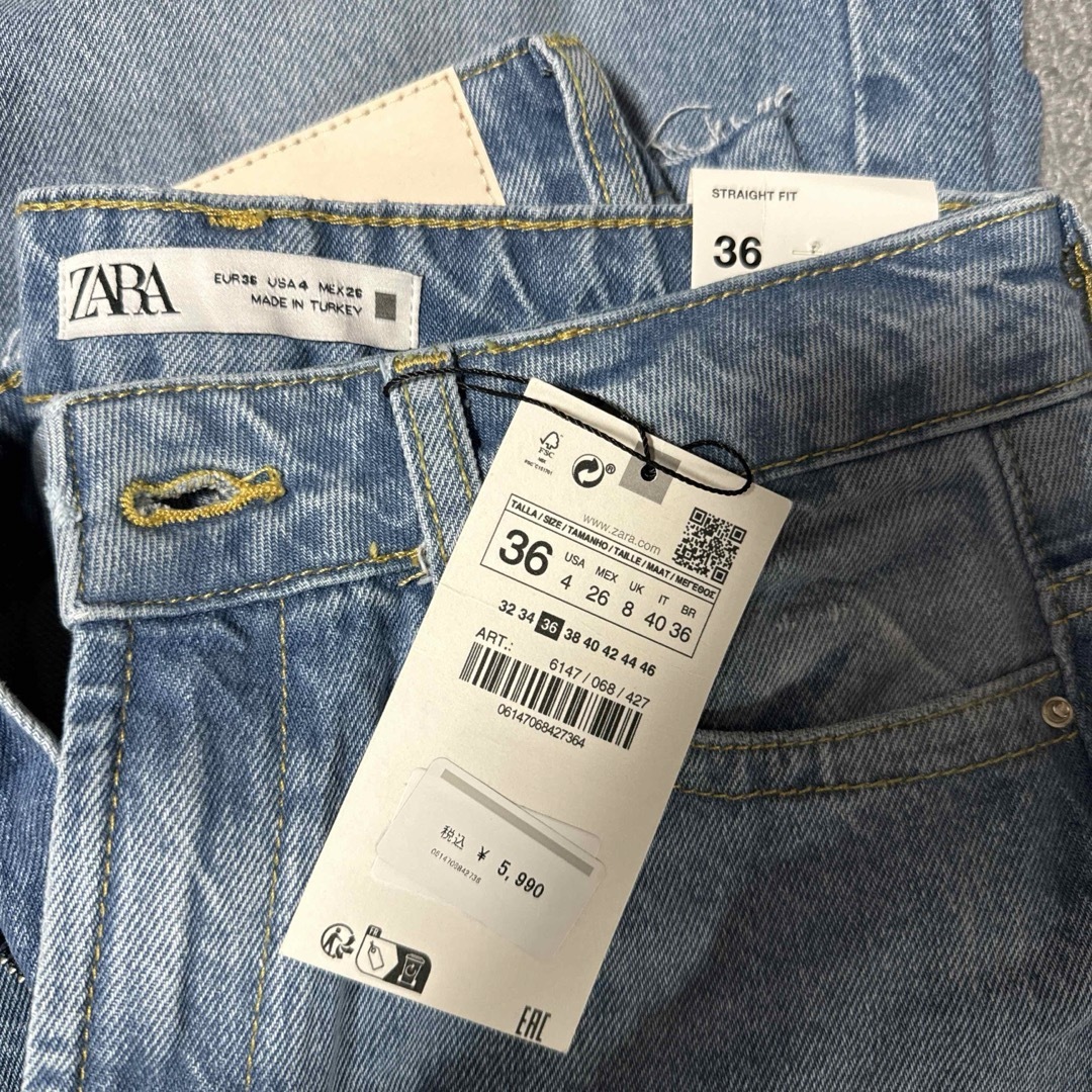 ZARA(ザラ)のZARA ストレート　フィット　デニム　36 レディースのパンツ(デニム/ジーンズ)の商品写真