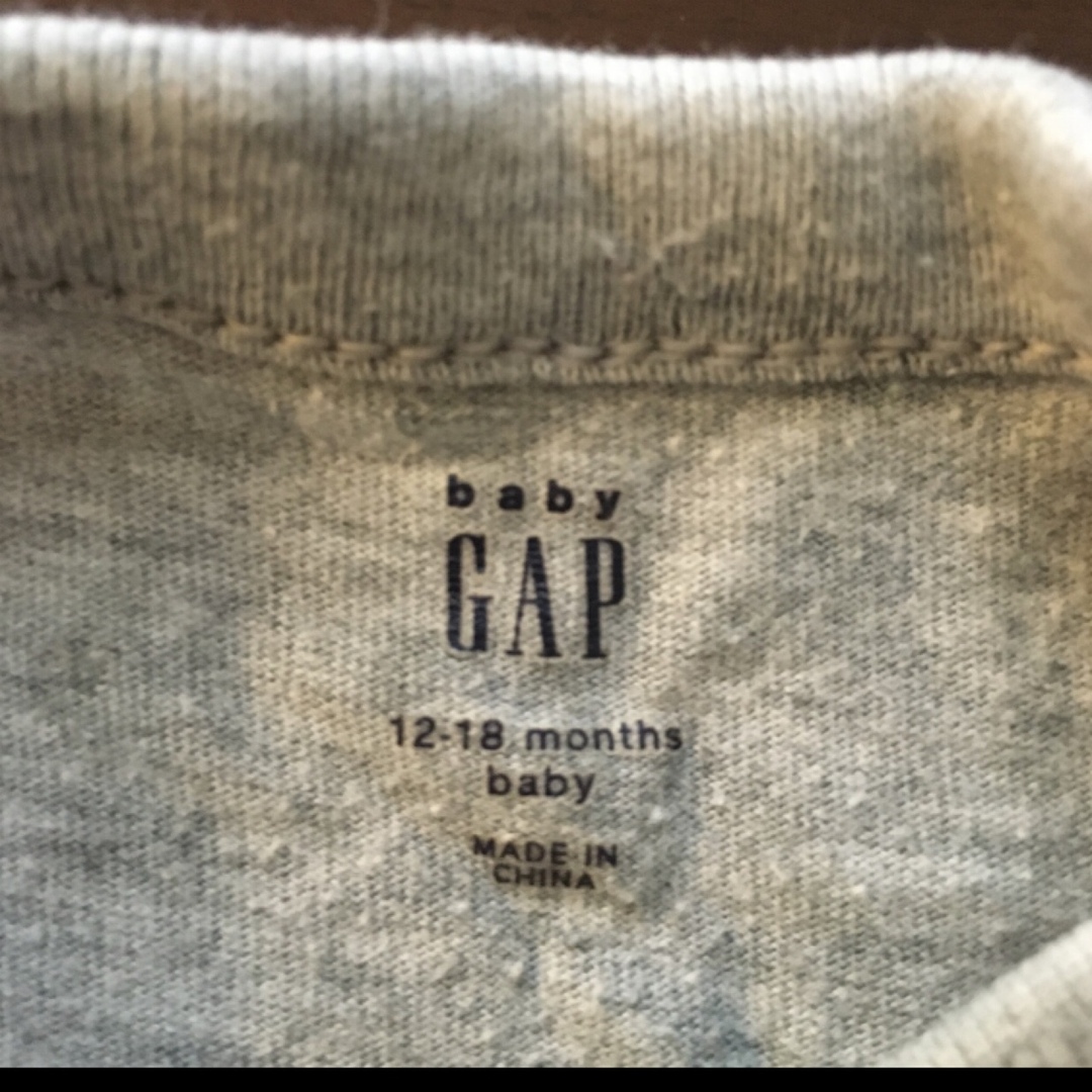 GAP(ギャップ)のGAP ギャップ　グレー　くま　熊　ロンパース　12-18 80 長袖 キッズ/ベビー/マタニティのベビー服(~85cm)(ロンパース)の商品写真