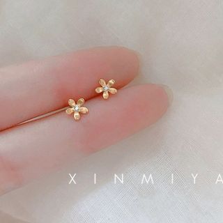 花柄ミニピアス⭐ジルコニア　K18コーティング　フラワー ゴールドm40(ピアス)