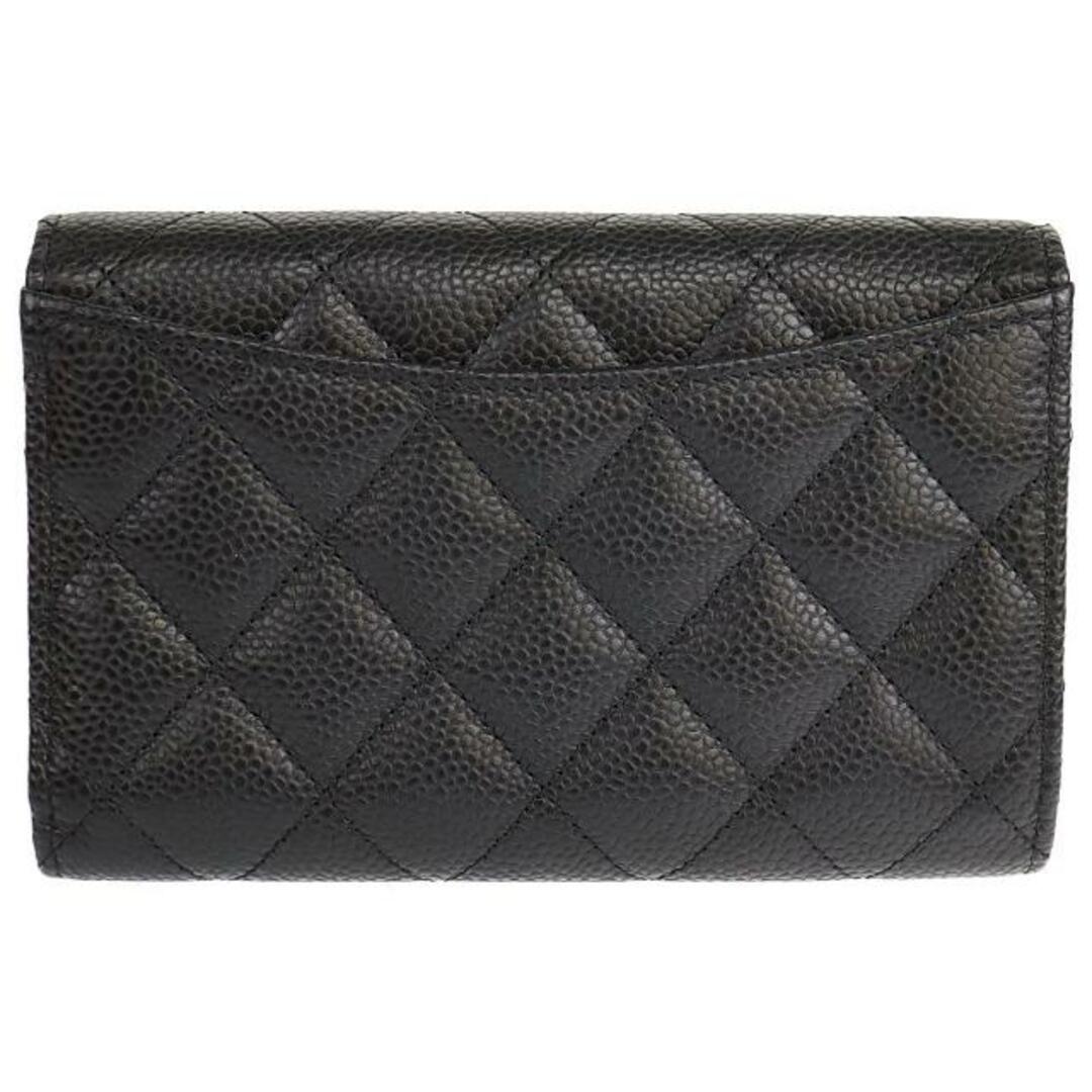 CHANEL(シャネル)のシャネル 三つ折り財布 クラシック ミディアム フラップ ウォレット 中古 AP0232 ブラック キャビアスキン CHANEL 【中古】 | マトラッセ ココマーク ブランド 黒 シルバー金具 ファッション レディース Aランク レディースのファッション小物(財布)の商品写真