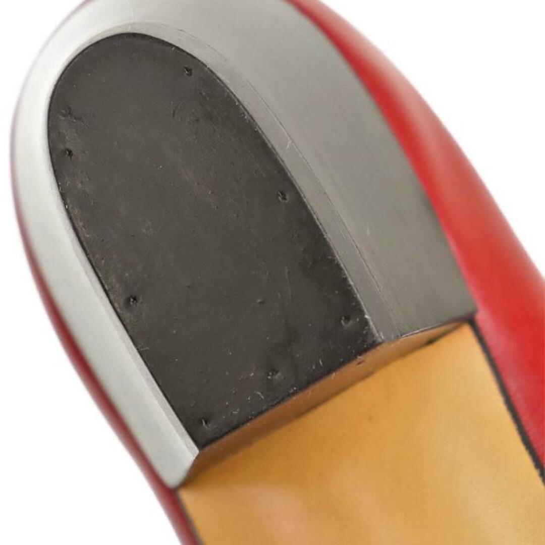 Ferragamo(フェラガモ)のフェラガモ パンプス 49860 ヴァラ リボン 中古 サイズ6C 約23.5cm レッド レザー Ferragamo 【中古】 | レディース シューズ ファッション 女性 靴 ブランド 赤 ゴールド金具 美品 SAランク レディースの靴/シューズ(ハイヒール/パンプス)の商品写真