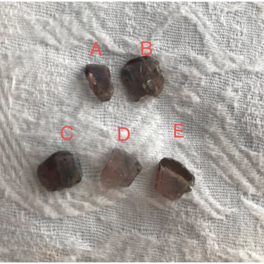 ブルーティントアキシナイト 原石 A ハンドメイドの素材/材料(各種パーツ)の商品写真