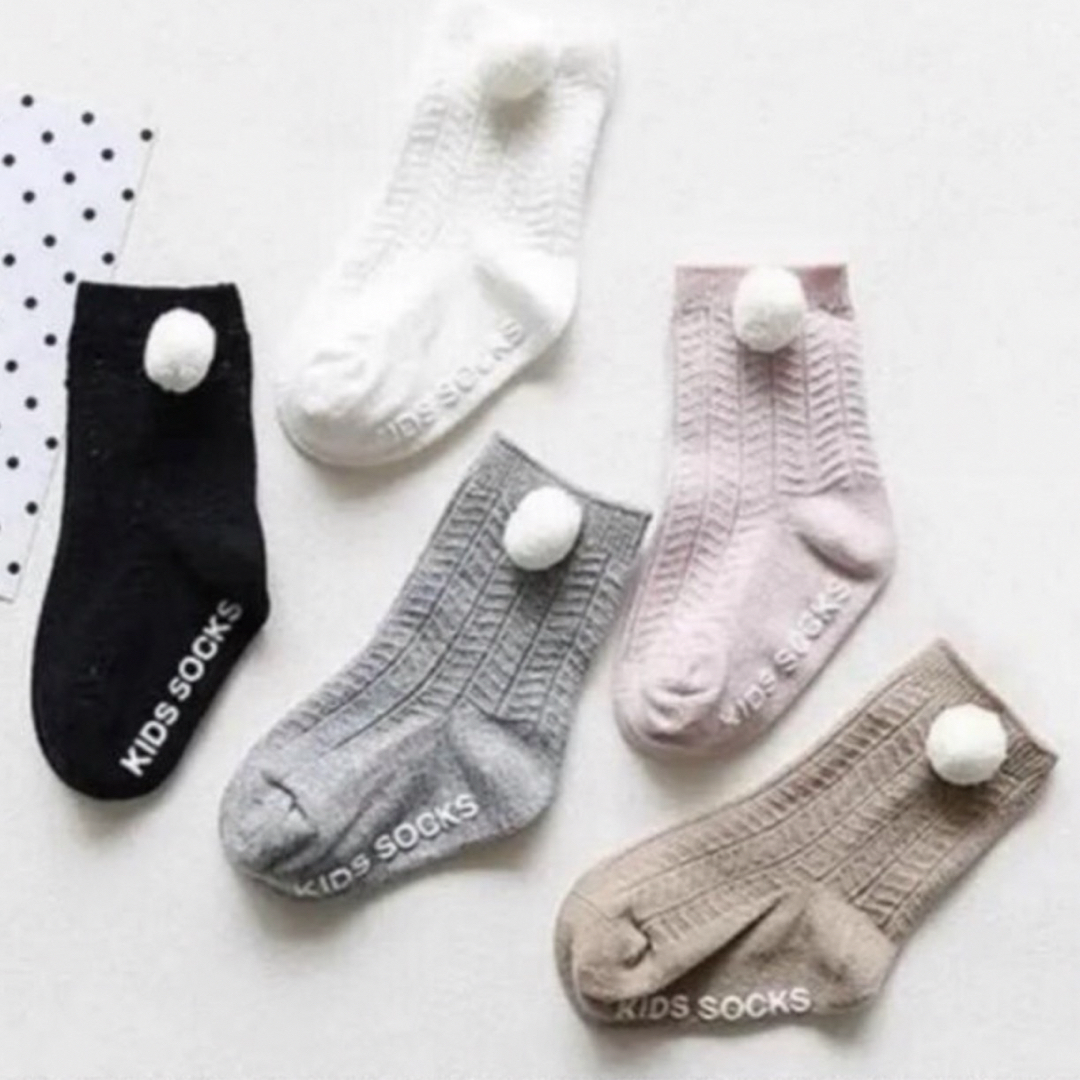 ENDO SOCKS ふわふわポンポン付き可愛い子供靴下 キッズ/ベビー/マタニティのこども用ファッション小物(靴下/タイツ)の商品写真