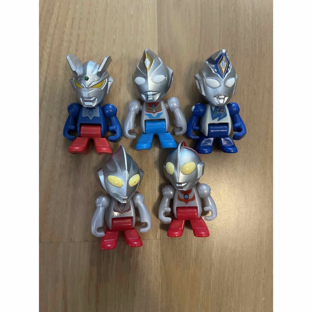 BANDAI(バンダイ)のウルトラマン バスボールおもちゃ 5体セット エンタメ/ホビーのおもちゃ/ぬいぐるみ(キャラクターグッズ)の商品写真