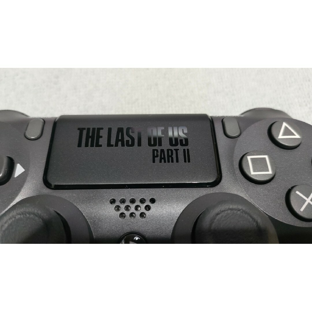 SONY(ソニー)の新品未使用DualShock4 The Last of us Part2 限定版 エンタメ/ホビーのゲームソフト/ゲーム機本体(家庭用ゲーム機本体)の商品写真