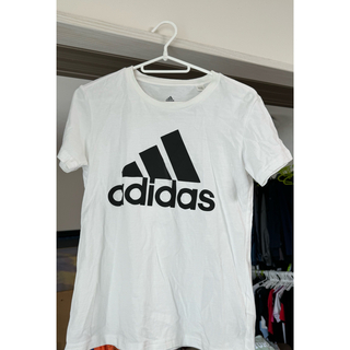 アディダス(adidas)のアディダス　レディースTシャツ(Tシャツ(半袖/袖なし))
