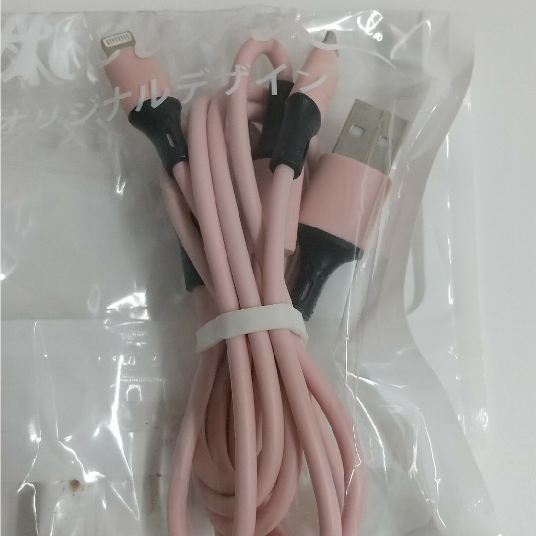 USBケーブル·防水カバーセット スマホ/家電/カメラのスマホアクセサリー(その他)の商品写真