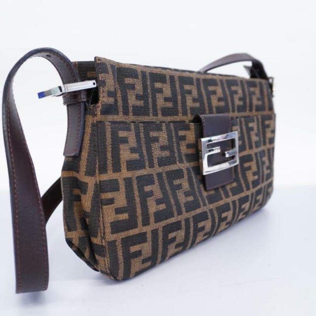 FENDI(フェンディ)の【4hb2429】フェンディ ショルダーバッグ/ズッカ/ナイロンキャンバス/カーキ/シルバー金具 【中古】 レディース レディースのバッグ(ショルダーバッグ)の商品写真