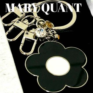 マリークワント(MARY QUANT)の新品未使用　マリークワント　キーホルダー　花柄　ブラック　箱つき　黒　白(キーホルダー)