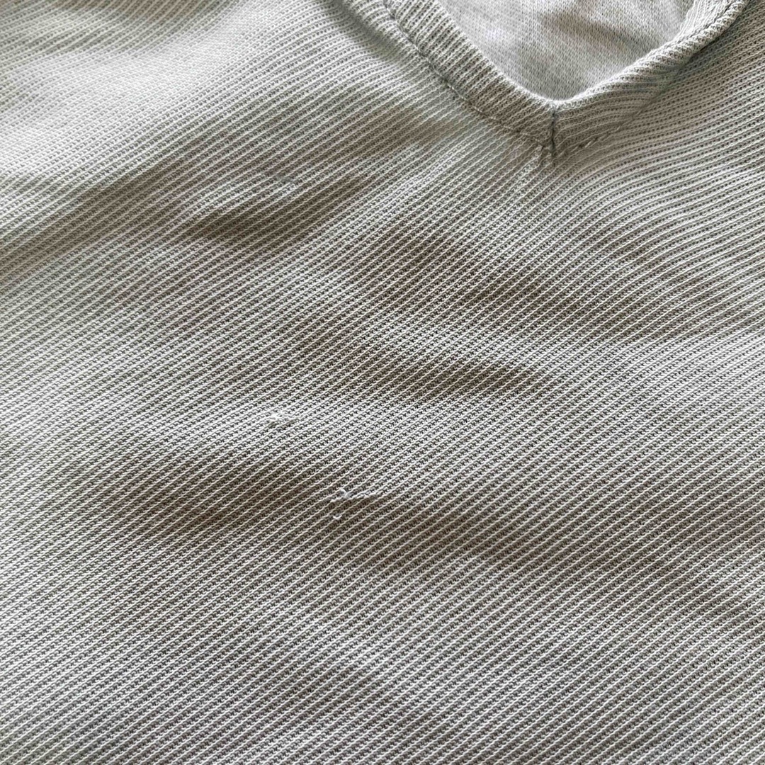 GU 半袖　Tシャツ　130 モスグリーン キッズ/ベビー/マタニティのキッズ服女の子用(90cm~)(Tシャツ/カットソー)の商品写真