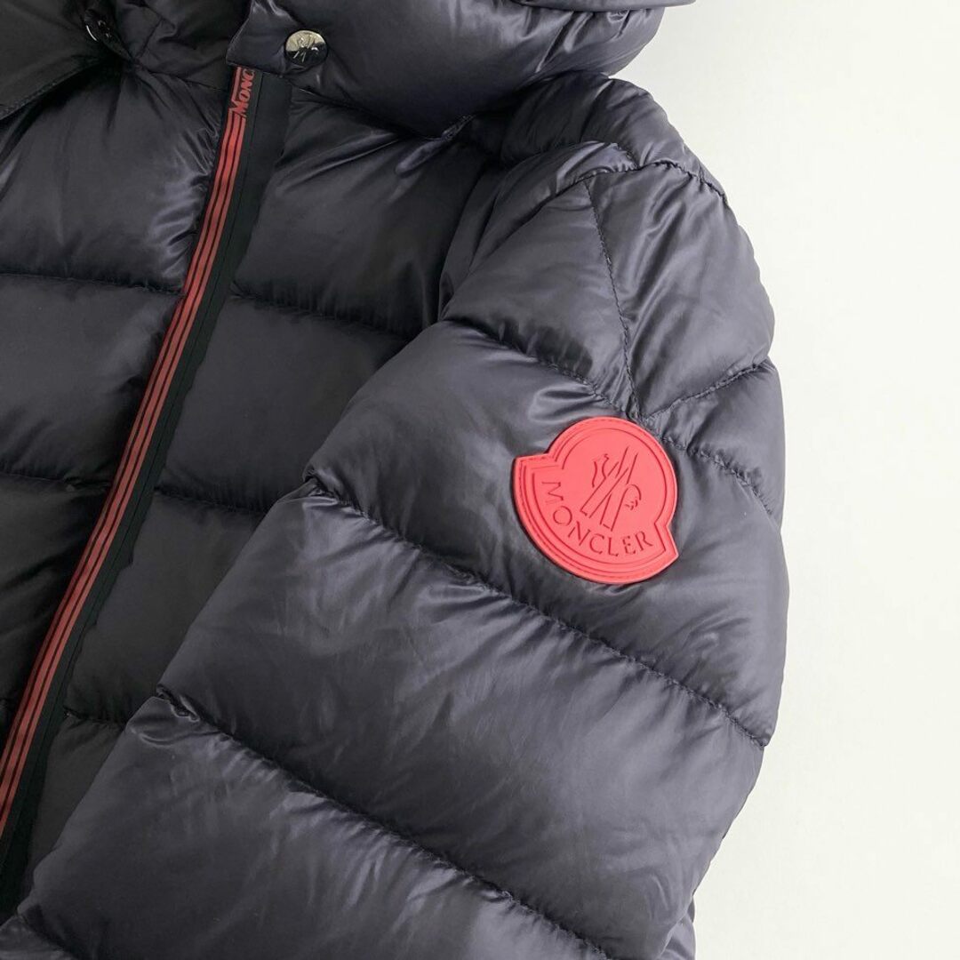 MONCLER(モンクレール)の77d16 MONCLER モンクレール F20911A20100 ARVES GIUBBOTTO ダウンジャケット フーディ 2 ネイビー ナイロン ワッペン アウター フード取り外し可能 メンズ メンズのジャケット/アウター(ダウンジャケット)の商品写真