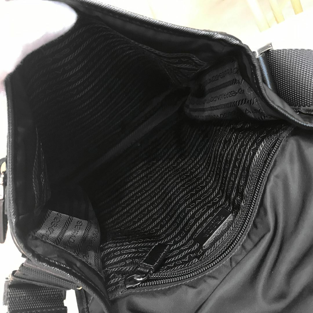 PRADA(プラダ)の超美品 プラダ ナイロン 斜め掛けショルダーバッグ メッセンジャーバッグ 黒 メンズのバッグ(ショルダーバッグ)の商品写真