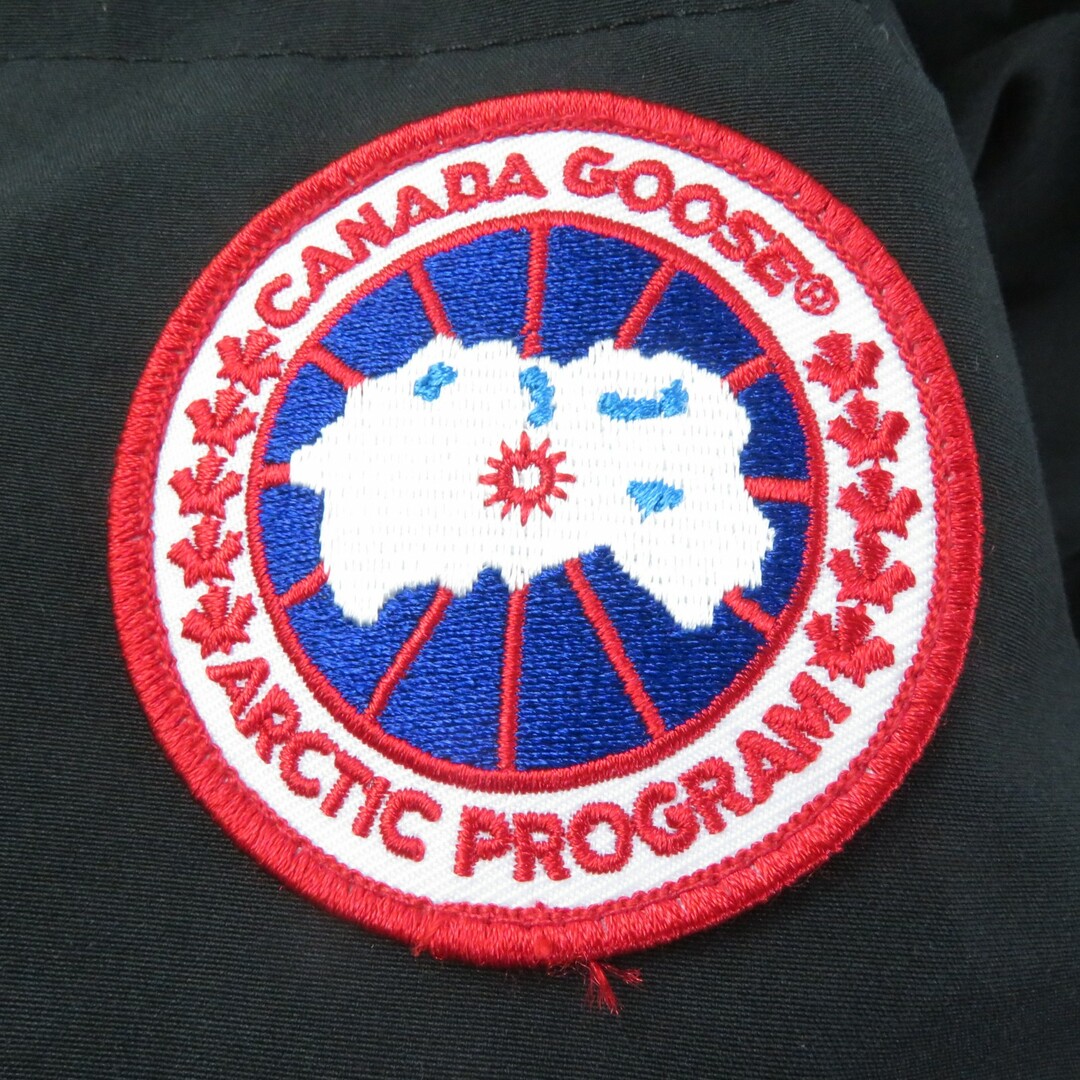 CANADA GOOSE(カナダグース)の良品☆CANADA GOOSE カナダグース 2302JL MACKENZIE マッケンジー ファー・フード付 ダウンコート ブラック S 国内正規品 レディース レディースのジャケット/アウター(ダウンコート)の商品写真