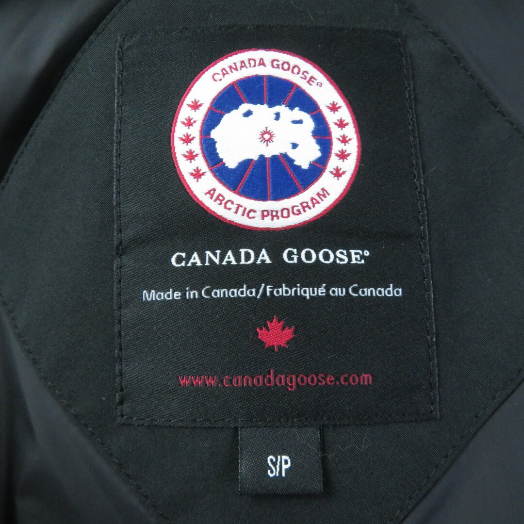 CANADA GOOSE(カナダグース)の良品☆CANADA GOOSE カナダグース 2302JL MACKENZIE マッケンジー ファー・フード付 ダウンコート ブラック S 国内正規品 レディース レディースのジャケット/アウター(ダウンコート)の商品写真